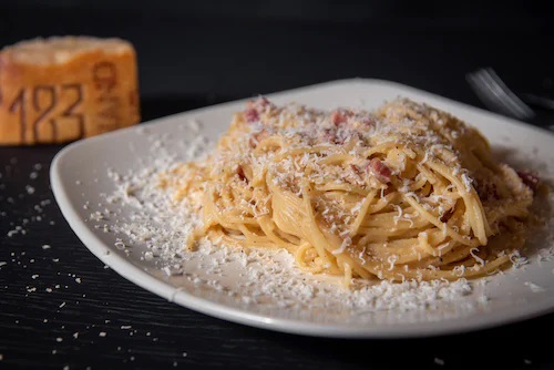 fresh pasta dish: carbonara